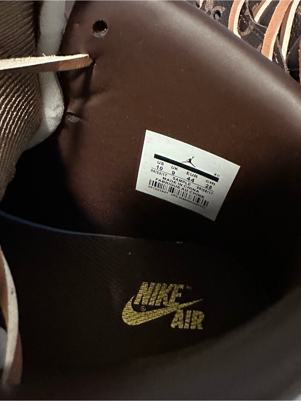 Custom-painted Nike Air Jordan 1 High - Picture 8 of 10
